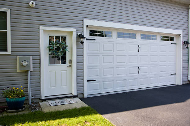 24/7 Emergency Garage Door Panel Replacement experts in Larkfield-Wikiup, CA
